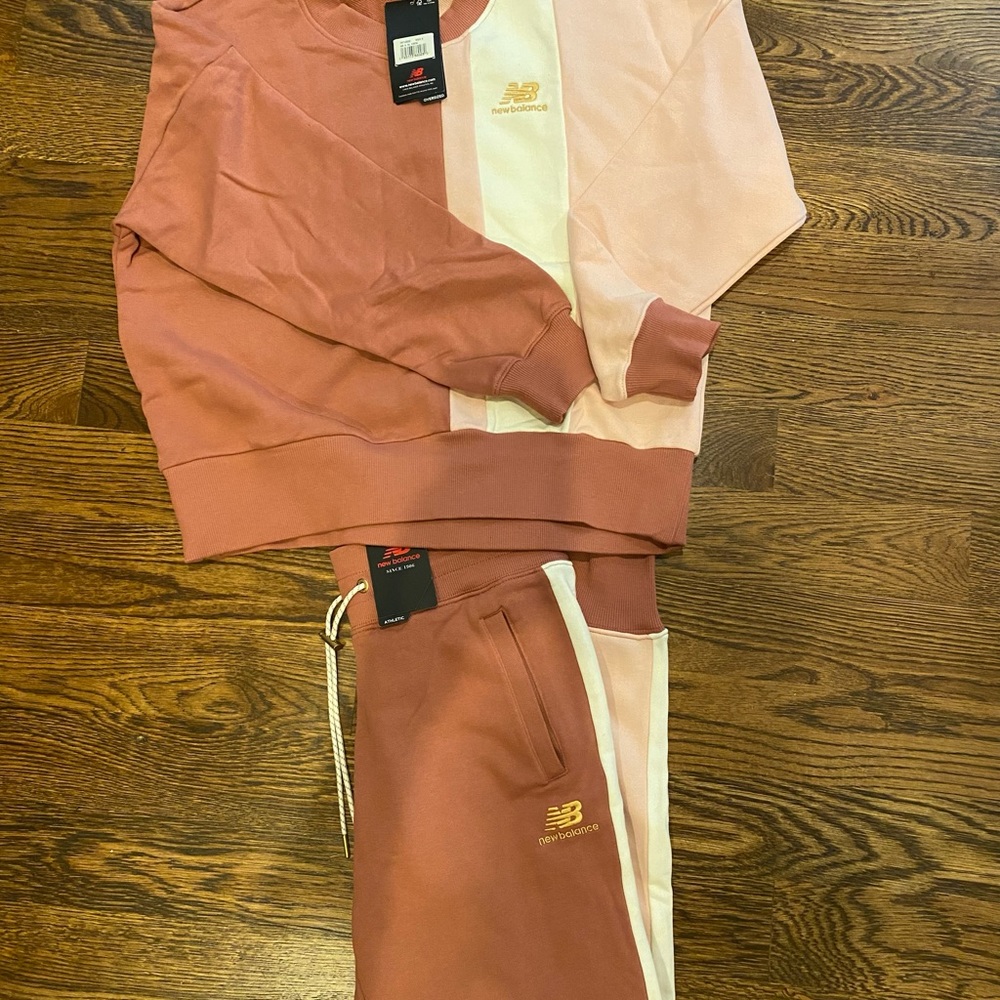 New balance sweatshirt & jogger set